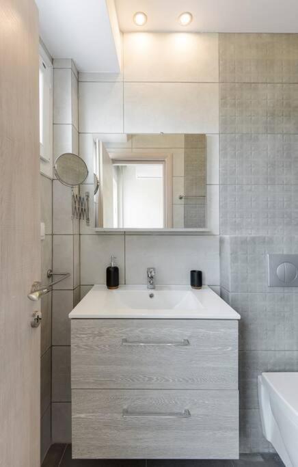 Penthouse Suite In The City Center Салоники Экстерьер фото